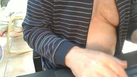 Snapshot of bi_and_more chatting on 02/05/25, 11:34 Manfred online show from 02/05/25, 11:34