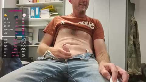 My name is David and if you like public exhibitions you wont be disappointed with me LoL - My favorite vibes is 44  online show from 09/24/25, 04:32