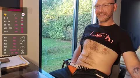 My name is David and if you like public exhibitions you wont be disappointed with me LoL - My favorite vibes is 44  online show from 10/21/25, 07:09