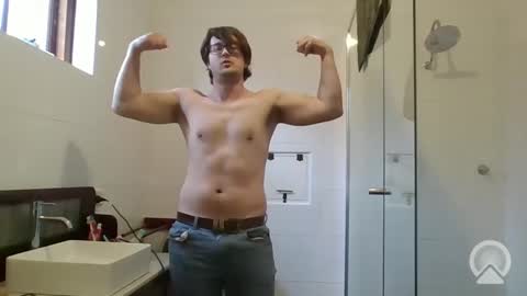 Snapshot of bi_showoffguy_02 chatting on 06/08/26, 06:36 bi_showoffguy_02 online show from 06/08/26, 06:36