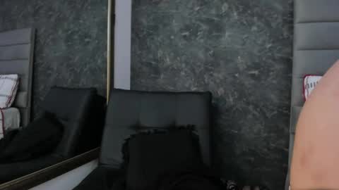 Snapshot of bianca_bella_ chatting on 12/31/24, 04:25 BESHA... online show from 12/31/24, 04:25