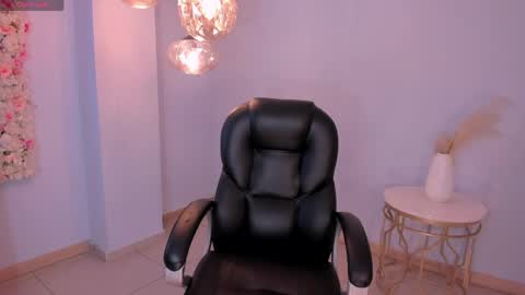 Snapshot of biancapierce_ chatting on 04/04/26, 12:02 Bianca Pierce online show from 04/04/26, 12:02