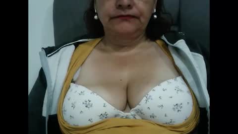 Snapshot of biancasteel chatting on 04/21/26, 11:38 biancasteel online show from 04/21/26, 11:38