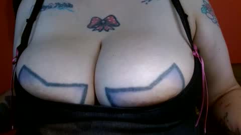 Snapshot of bianka_star_ chatting on 12/18/25, 02:01 bianca online show from 12/18/25, 02:01