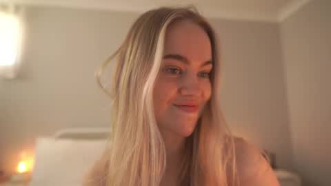 Snapshot of bibi_it_is chatting on 04/18/26, 02:48 Bibi online show from 04/18/26, 02:48