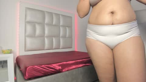 bibiana_js_ online show from 11/04/25, 12:04