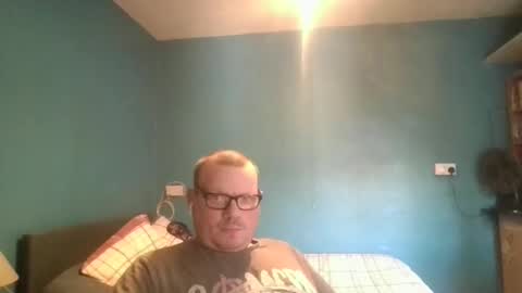 Snapshot of bidan1986 chatting on 11/09/25, 01:20 bigdan1986 online show from 11/09/25, 01:20