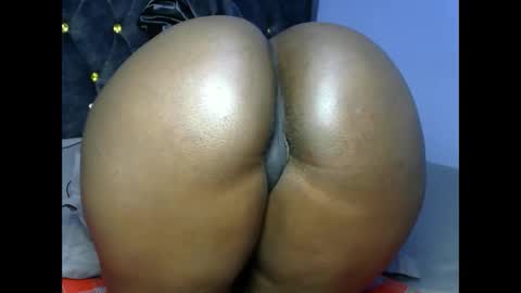 Snapshot of big_black_bootyy chatting on 10/23/25, 01:21 bbw online show from 10/23/25, 01:21