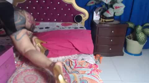 Snapshot of big_boobshot chatting on 02/12/25, 04:01 Marcela online show from 02/12/25, 04:01