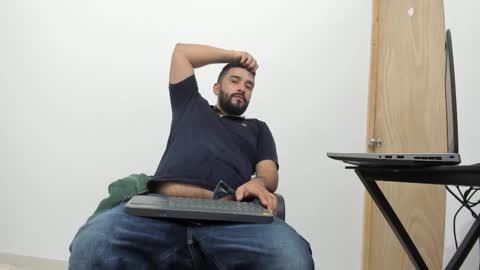 Tommy online show from 11/04/25, 01:59