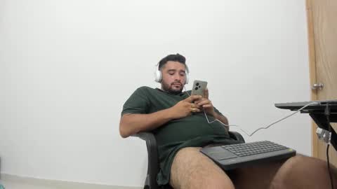 Snapshot of big_dad69 chatting on 12/18/25, 01:00 Tommy online show from 12/18/25, 01:00