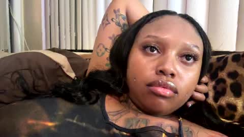 Snapshot of big_lavish chatting on 01/12/25, 04:31 Big Lavish online show from 01/12/25, 04:31