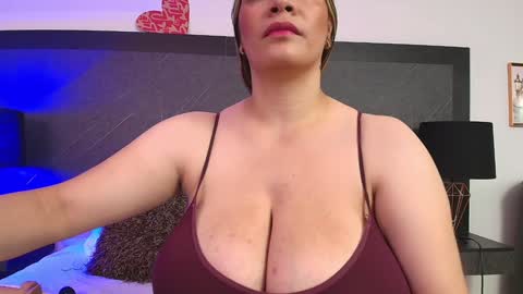 Snapshot of big_tits_in_your_face chatting on 01/17/25, 08:44 Tell me Sophia  online show from 01/17/25, 08:44