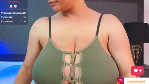 Snapshot of big_tits_in_your_face chatting on 02/26/25, 02:26 Tell me Sophia  online show from 02/26/25, 02:26