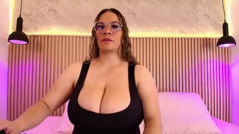 Snapshot of big_tits_in_your_face chatting on 10/15/25, 04:51 Tell me Sophia  online show from 10/15/25, 04:51