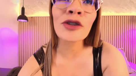 Tell me Sophia  online show from 12/18/25, 08:48