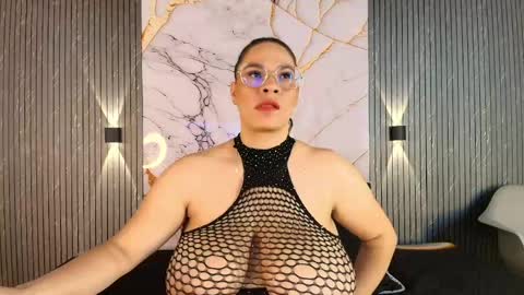 Snapshot of big_tits_in_your_face chatting on 04/17/26, 08:34 Tell me Sophia online show from 04/17/26, 08:34
