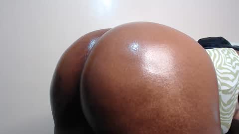 Snapshot of bigass_scarlet chatting on 04/18/26, 06:50 Estrella online show from 04/18/26, 06:50