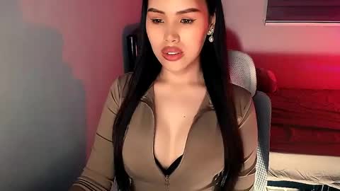 Snapshot of bigassslutdoll chatting on 06/08/26, 01:11 Mia online show from 06/08/26, 01:11