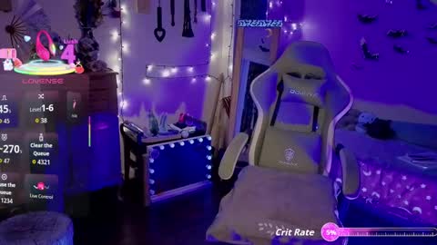 Snapshot of bigbearandbunny chatting on 09/15/25, 10:43 bigbearandbunny online show from 09/15/25, 10:43