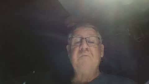 Snapshot of bigbeerdrinker1 chatting on 11/11/25, 03:12 bigbeerdrinker online show from 11/11/25, 03:12