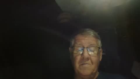 Snapshot of bigbeerdrinker1 chatting on 11/24/25, 04:12 bigbeerdrinker online show from 11/24/25, 04:12