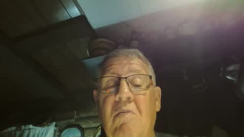 Snapshot of bigbeerdrinker1 chatting on 11/25/25, 07:25 bigbeerdrinker online show from 11/25/25, 07:25