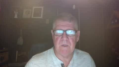 Snapshot of bigbeerdrinker1 chatting on 11/30/25, 06:39 bigbeerdrinker online show from 11/30/25, 06:39