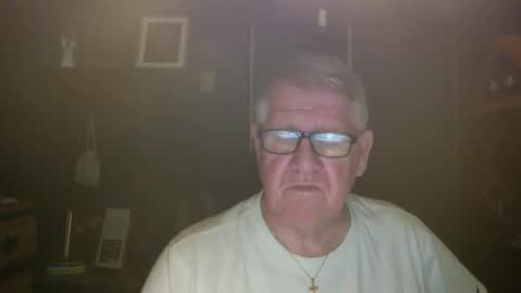 Snapshot of bigbeerdrinker1 chatting on 12/20/25, 06:09 bigbeerdrinker online show from 12/20/25, 06:09