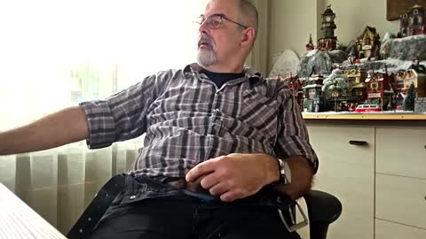 Snapshot of bigbibear88 chatting on 12/01/25, 11:15 bigbibear88 online show from 12/01/25, 11:15