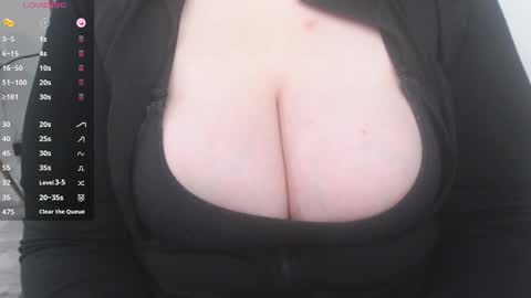 Snapshot of bigbittiesandfun chatting on 01/02/25, 11:09 bigbittiesandfun online show from 01/02/25, 11:09