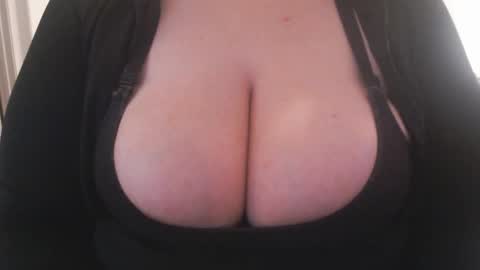 Snapshot of bigbittiesandfun chatting on 01/20/25, 08:09 bigbittiesandfun online show from 01/20/25, 08:09