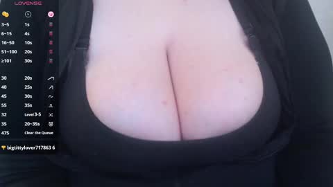 Snapshot of bigbittiesandfun chatting on 02/04/25, 06:06 bigbittiesandfun online show from 02/04/25, 06:06