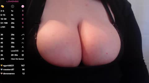 Snapshot of bigbittiesandfun chatting on 03/04/25, 08:16 bigbittiesandfun online show from 03/04/25, 08:16