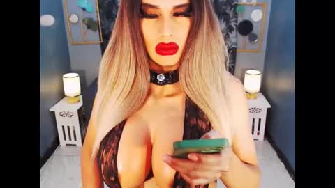 Snapshot of bigbomblhoraine chatting on 04/07/26, 10:59 Loraine Cruz online show from 04/07/26, 10:59