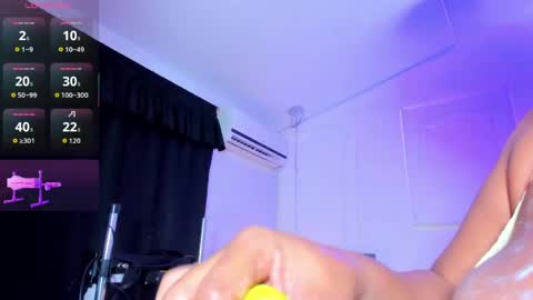 Snapshot of bigboobs_violeta chatting on 04/28/26, 02:27 VIOLETA online show from 04/28/26, 02:27
