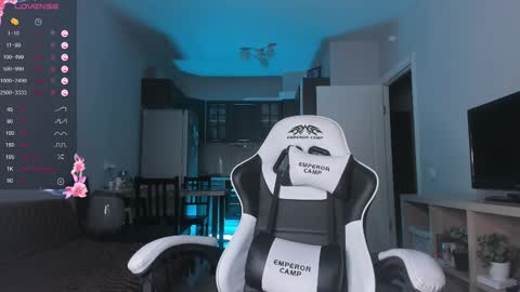 Snapshot of bigboobsalise chatting on 02/28/25, 03:26 Alise online show from 02/28/25, 03:26