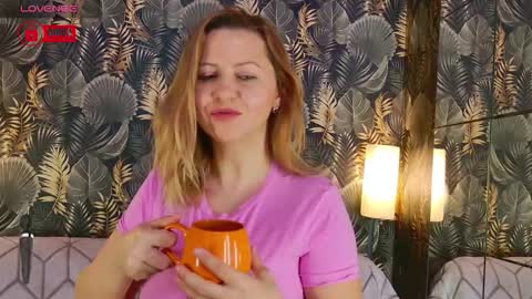 Snapshot of bigboobsarri chatting on 02/27/26, 02:44 BigBoobsArri online show from 02/27/26, 02:44