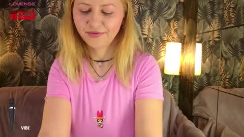 Snapshot of bigboobsarri chatting on 03/27/26, 08:59 BigBoobsArri online show from 03/27/26, 08:59