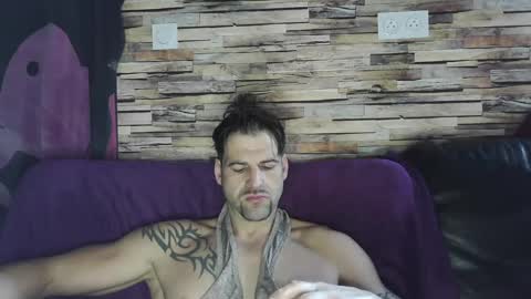 Snapshot of bigboyband chatting on 12/20/24, 09:11 Bigboyband online show from 12/20/24, 09:11