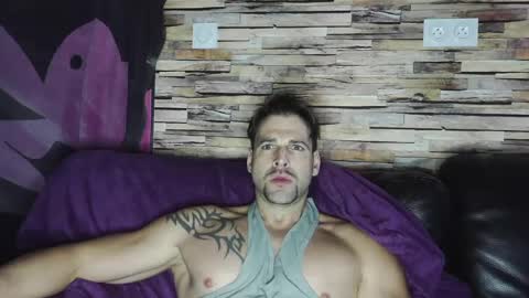 Snapshot of bigboyband chatting on 12/25/24, 04:11 Bigboyband online show from 12/25/24, 04:11