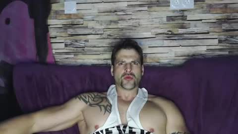 Snapshot of bigboyband chatting on 02/15/25, 07:28 Bigboyband online show from 02/15/25, 07:28