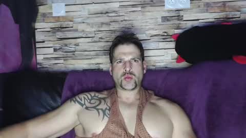 Snapshot of bigboyband chatting on 03/08/25, 08:14 Bigboyband online show from 03/08/25, 08:14