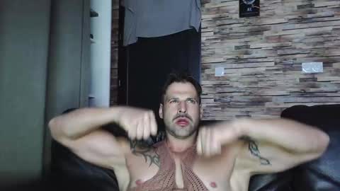 Snapshot of bigboyband chatting on 10/02/25, 06:04 Bigboyband online show from 10/02/25, 06:04