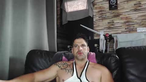 Snapshot of bigboyband chatting on 11/07/25, 12:49 Bigboyband online show from 11/07/25, 12:49