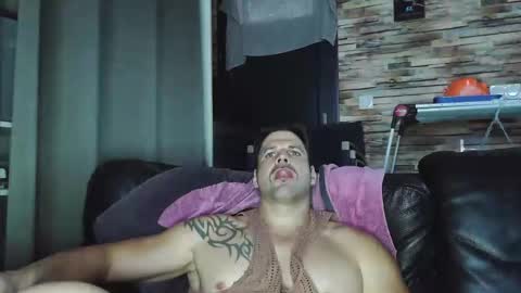 Snapshot of bigboyband chatting on 11/19/25, 04:07 Bigboyband online show from 11/19/25, 04:07