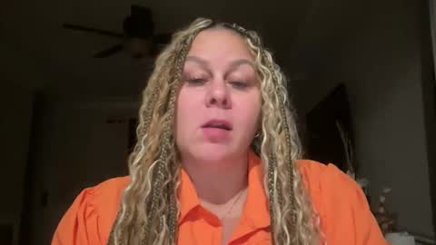 Snapshot of bigbreastsabrina chatting on 03/17/26, 01:32 BIG BREAST SABRINA online show from 03/17/26, 01:32