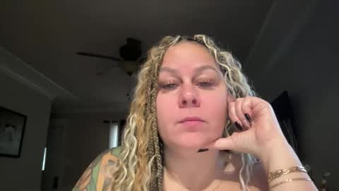 Snapshot of bigbreastsabrina chatting on 03/17/26, 01:36 BIG BREAST SABRINA online show from 03/17/26, 01:36