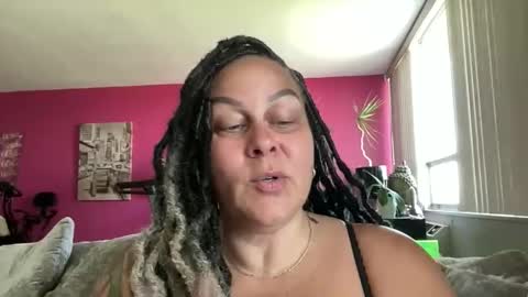 Snapshot of bigbreastsabrina chatting on 04/22/26, 06:31 BIG BREAST SABRINA online show from 04/22/26, 06:31