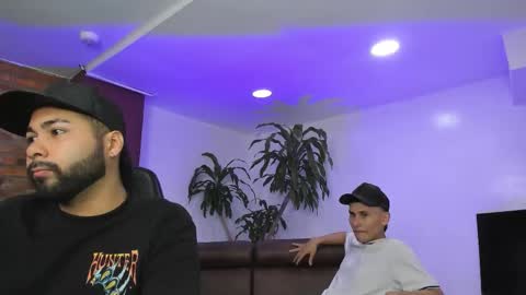 Snapshot of bigbros18 chatting on 12/14/25, 01:16 MOD ramon My team is mickey and roman online show from 12/14/25, 01:16